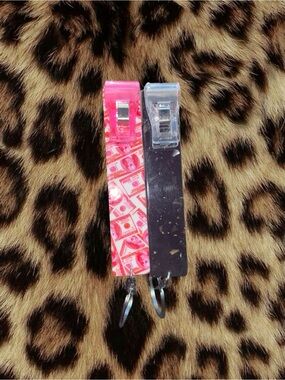NWOT Card Clips (Set of 2)